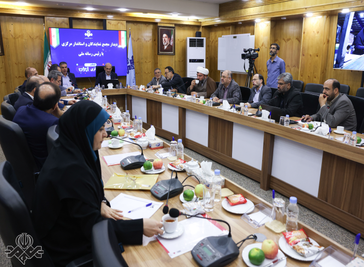 نشست رئیس رسانه ملی با اعضای مجمع نمایندگان استان مرکزی