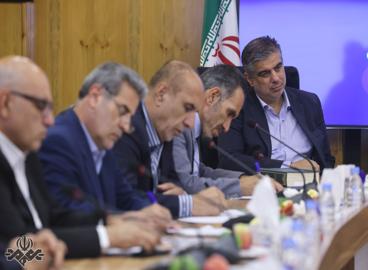 نشست رئیس رسانه ملی با اعضای مجمع نمایندگان استان مرکزی