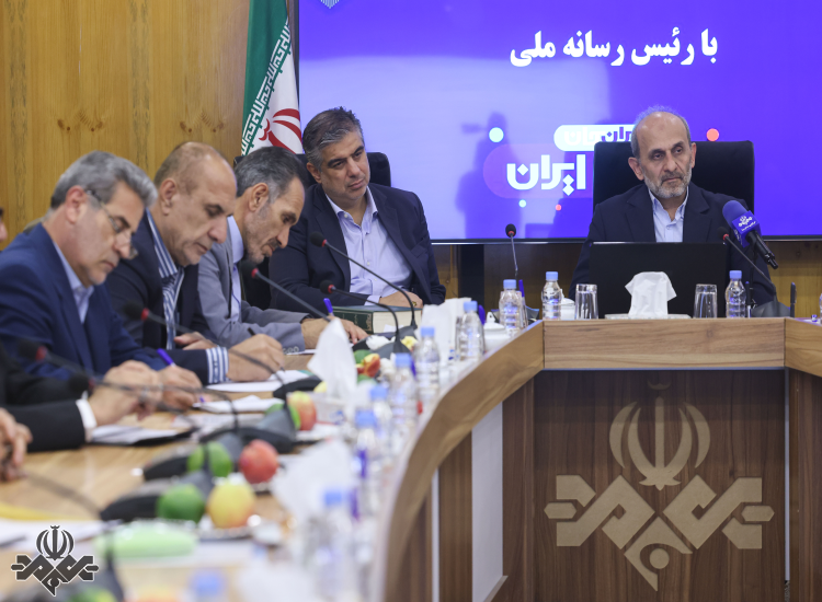 نشست رئیس رسانه ملی با اعضای مجمع نمایندگان استان مرکزی