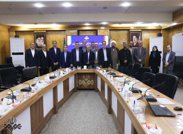 نشست رئیس رسانه ملی با اعضای مجمع نمایندگان استان مرکزی