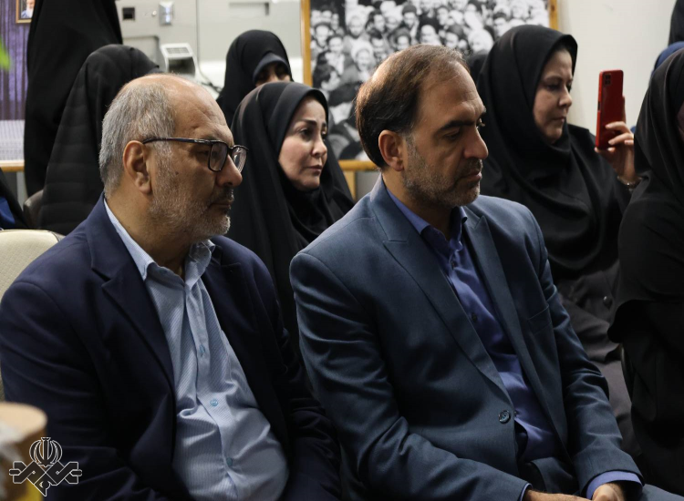 نمایشگاه «آقای کشوردوست»