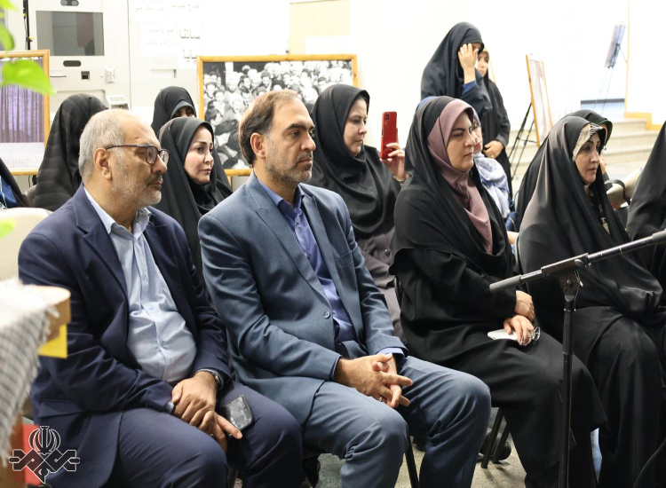 نمایشگاه «آقای کشوردوست»