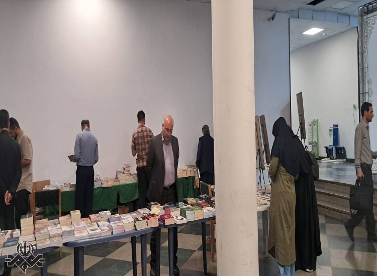 نمایشگاه «آقای کشوردوست»