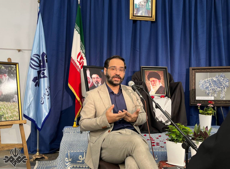نمایشگاه «آقای کشوردوست»