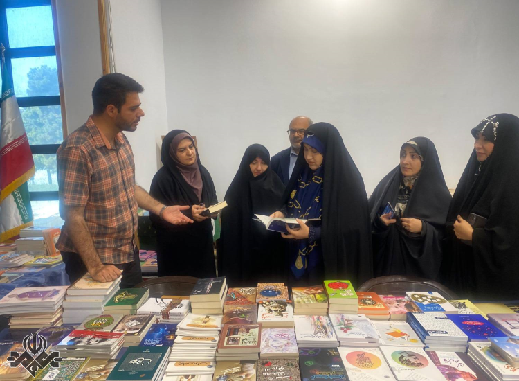 نمایشگاه «آقای کشوردوست»