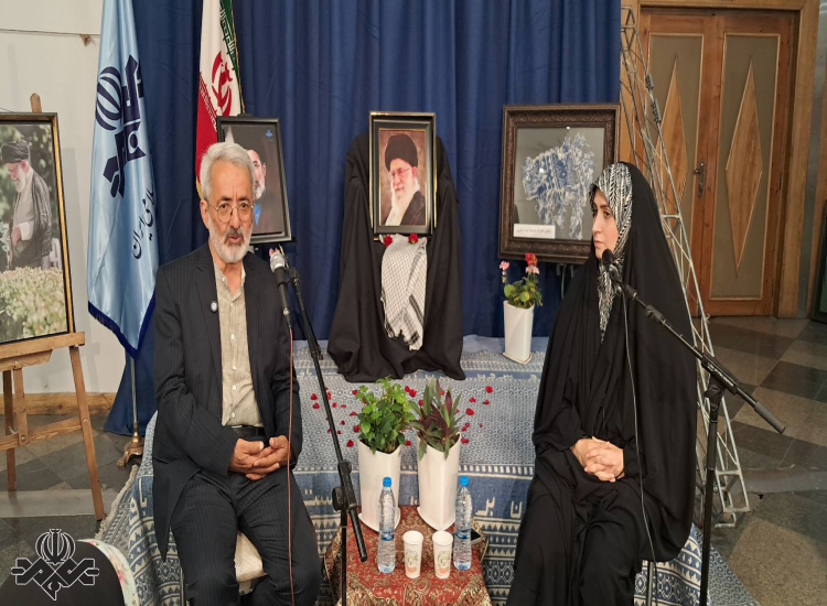 نمایشگاه «آقای کشوردوست»