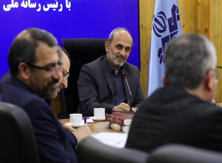 نشست رئیس رسانه ملی و سخنگوی هیأت‌رئیسه و کمیسیون‌های مجلس
