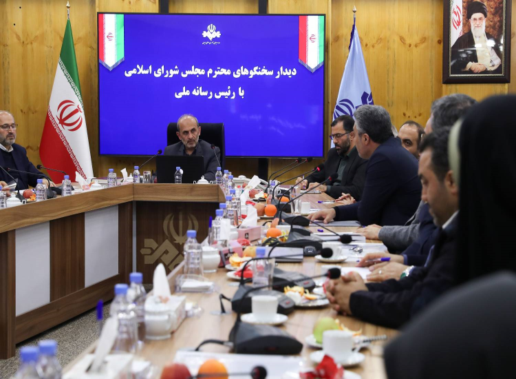 نشست رئیس رسانه ملی و سخنگوی هیأت‌رئیسه و کمیسیون‌های مجلس