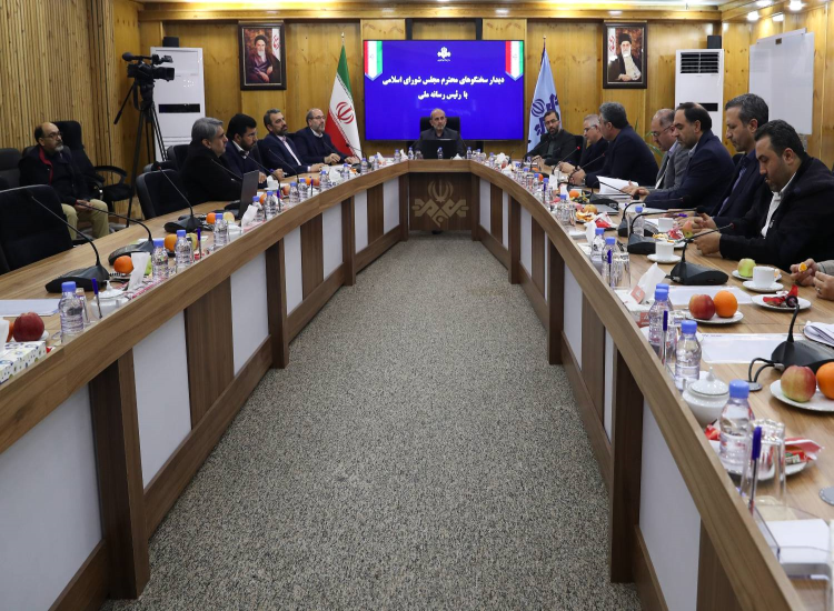 نشست رئیس رسانه ملی و سخنگوی هیأت‌رئیسه و کمیسیون‌های مجلس