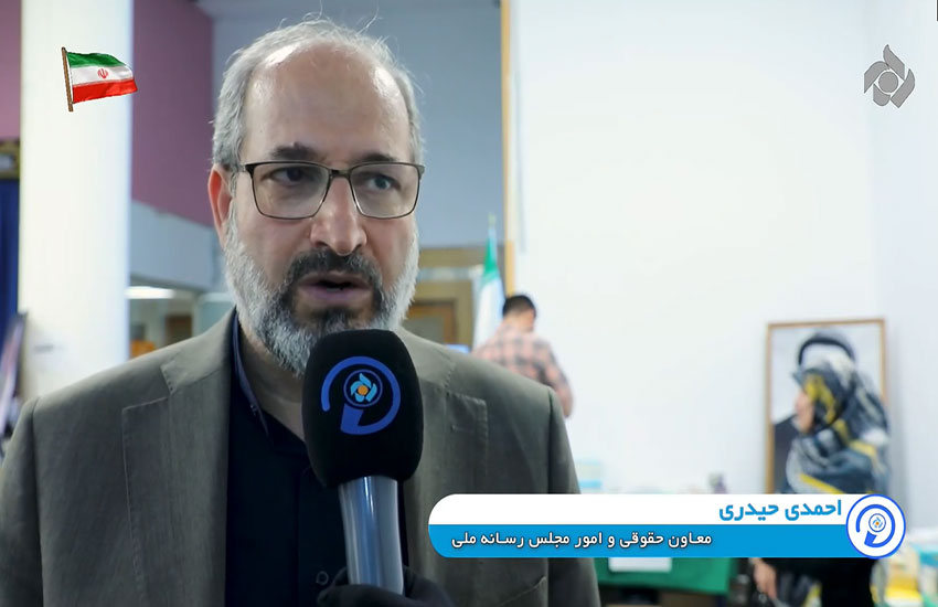 نمایشگاه «آقای کشوردوست» همراه با گفتگو درباره رهبر شهید -معاونت حقوقی و امورمجلس صداوسیما